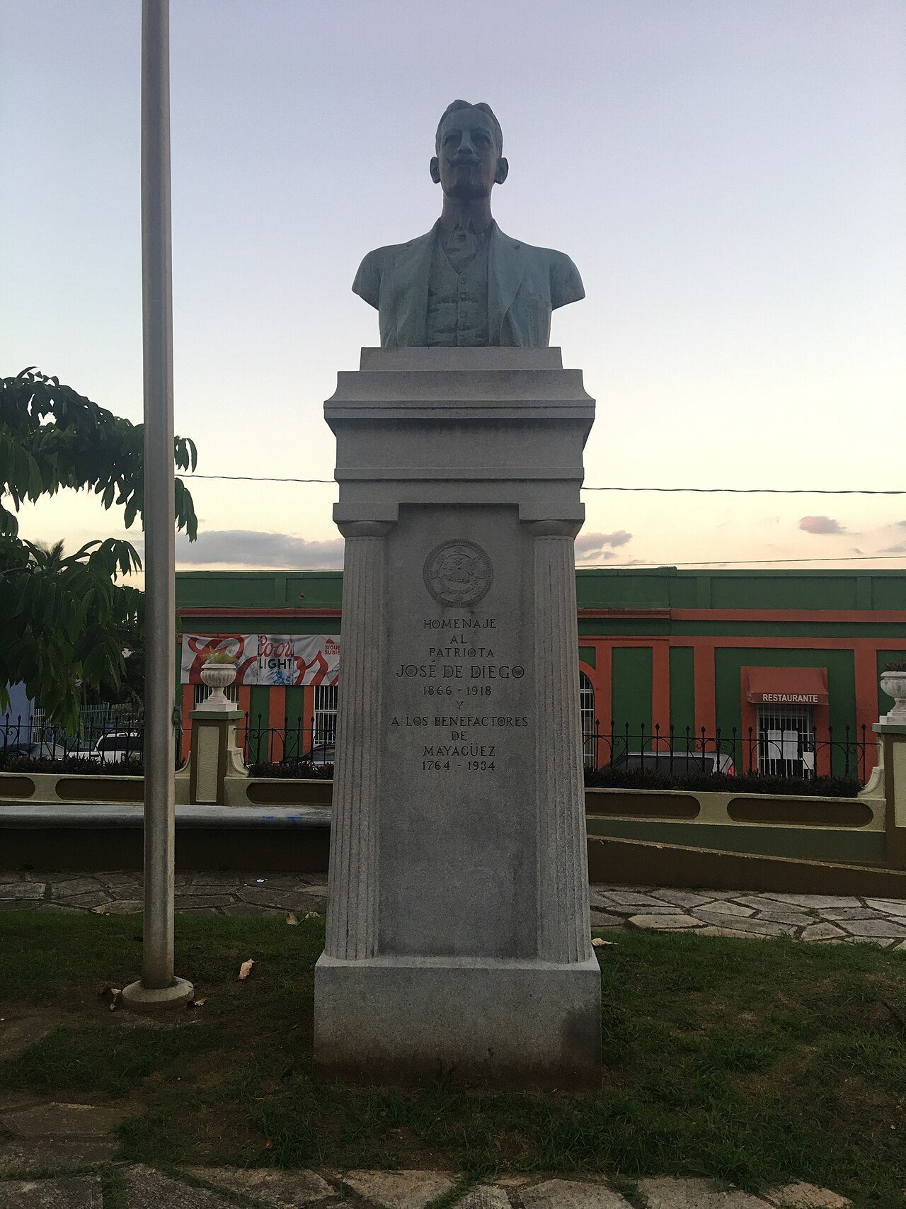 Busto de José de Diego