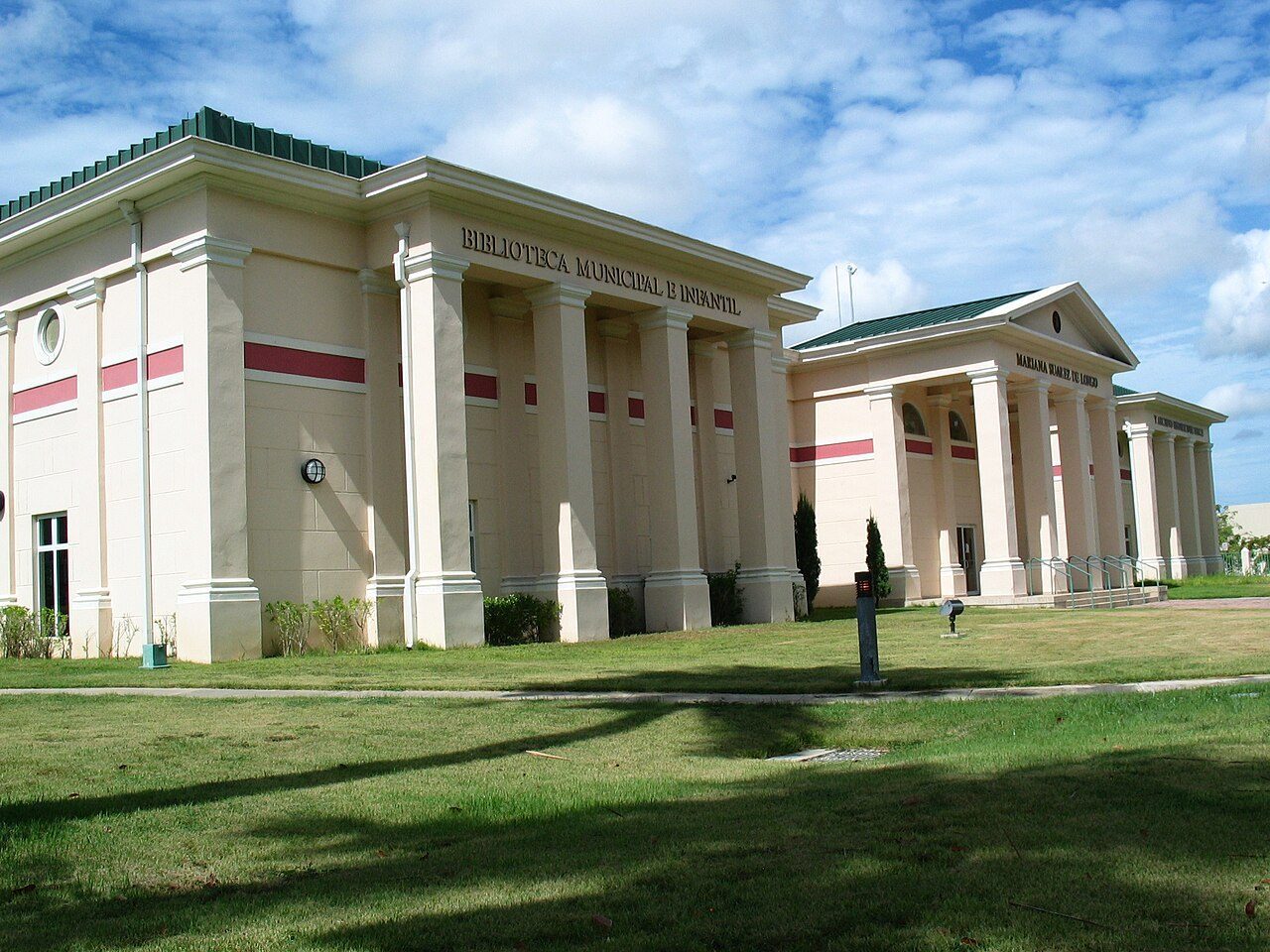 Biblioteca municipal e infantil Mariana Suárez de Longo