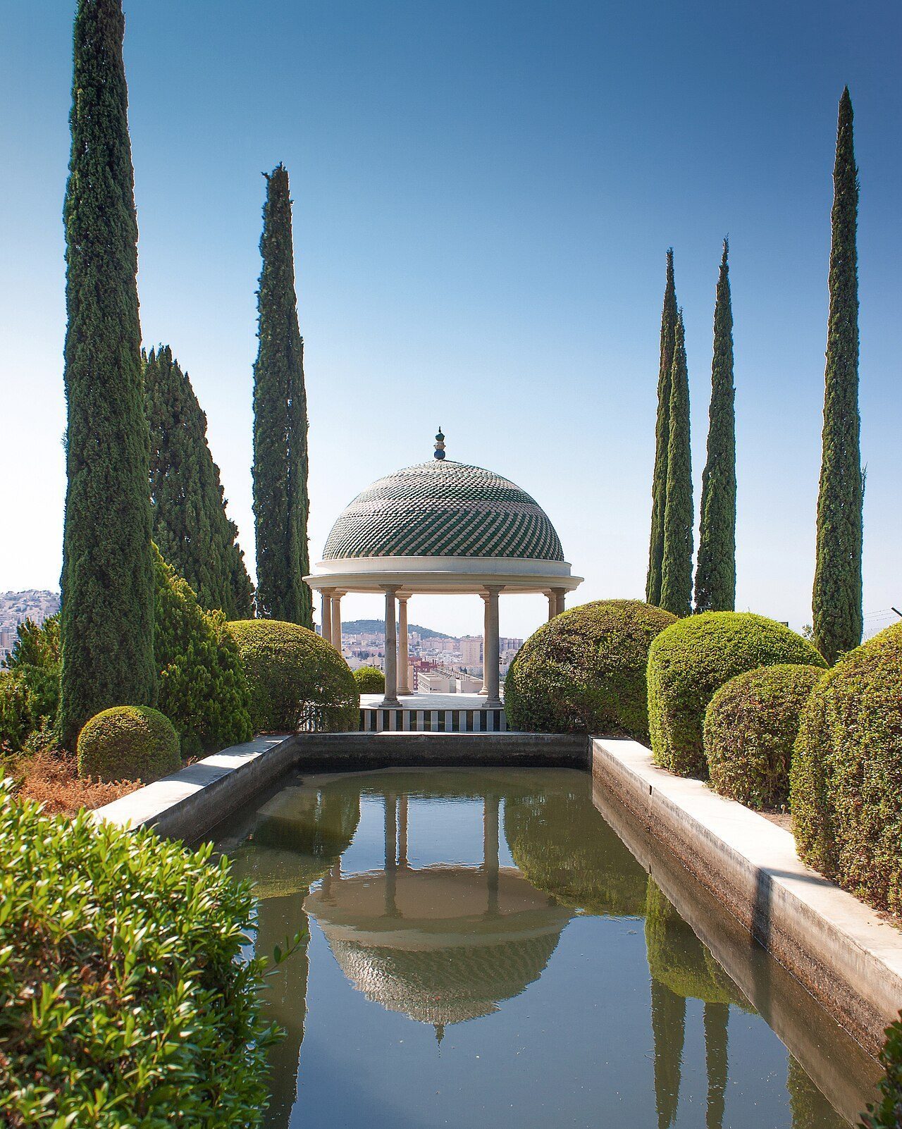 Cascada / casita del rio
