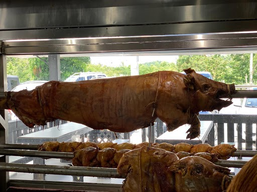 Lechon Gigante