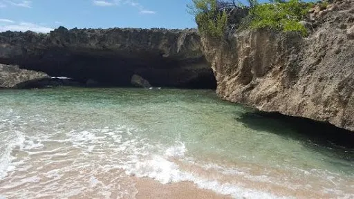 Cueva Las Golondrinas